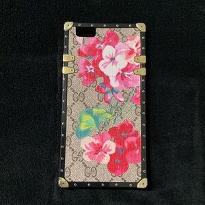 I phone 6/6s plus only.